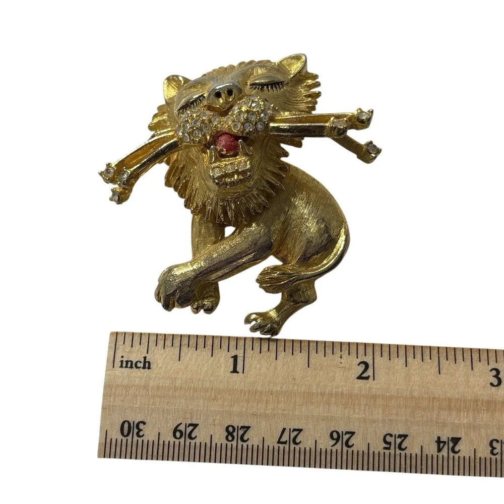 RARE Lion Brooch Pin Vintage Large‎ Enameled & Rhinestone Inset Figural Sleeping